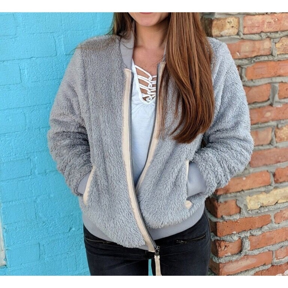 Patagonia Women's Los Gatos Bomber Teddy Fleece Bomber Zip Gray /Beige Jacket M﻿